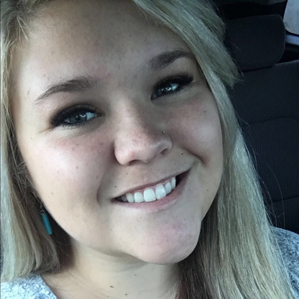 Meet your Posher, Cassie